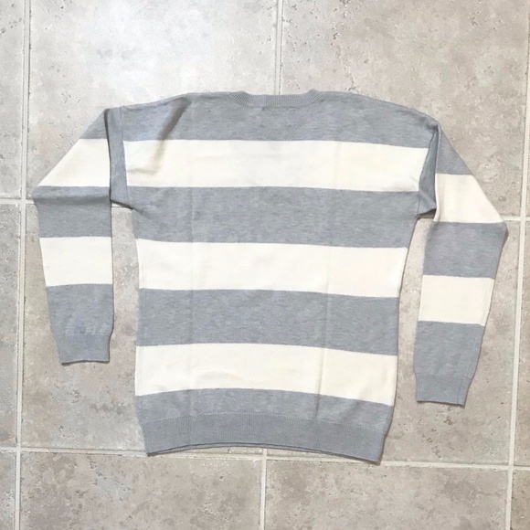 Chaps Classics V-Neck Women's Sweater Size Medium - Picture 2 of 6